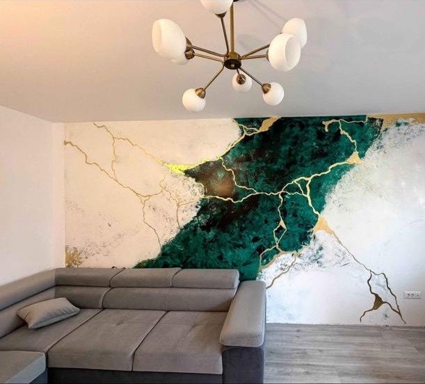 Green and gold marble-look wall in a furnished living room